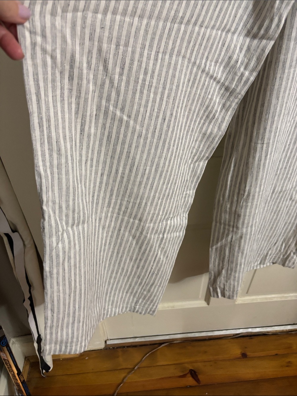 MAX STUDIO Striped Wide-Leg Woman’s- Light Gray/White pants. Extra flare leg. - Picture 5 of 16
